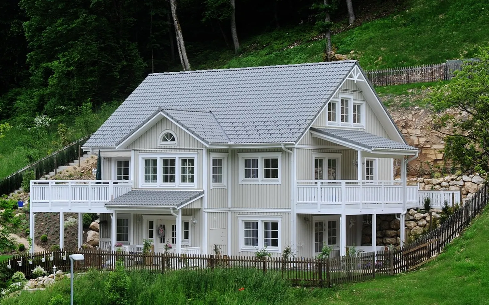 House, wood and lawn